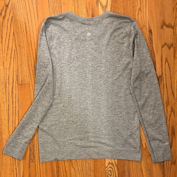 Lululemon Athletica Gray Long Sleeve Tee - Picture 2 of 2